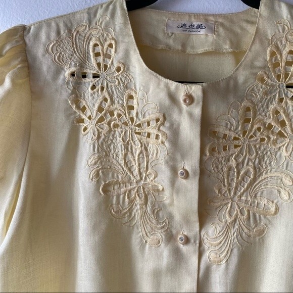 pastel yellow puff sleeve blouse - Picture 3 of 9